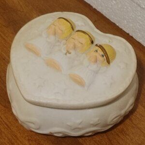 VINTAGE HALLMARK ANGELS & HEARTS PORCELAIN HEART SHAPE TRINKET JEWELRY BOX